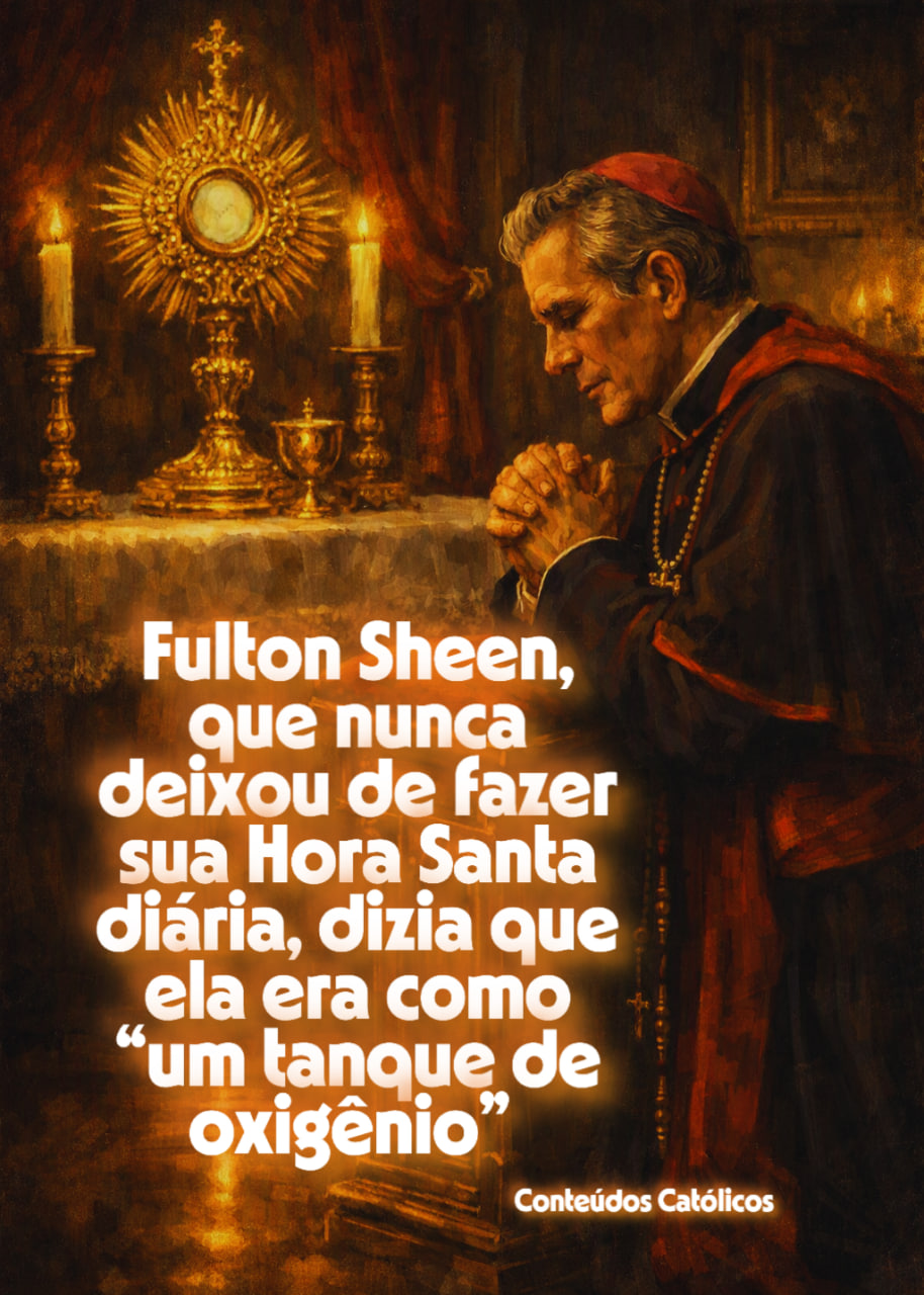 Fulton Sheen em oração diante de altar iluminado, com auréola dourada e texto religioso em destaque.